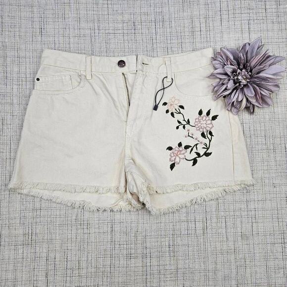 Zara Floral Embroidered Cream-White Denim Shorts Size 6 - Picture 1 of 7